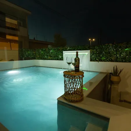 Bequest Luxury Apartament