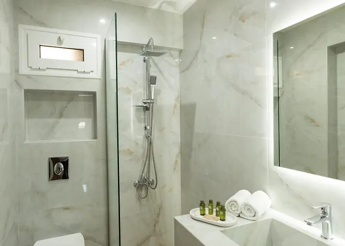 Bequest Luxury Apartament *